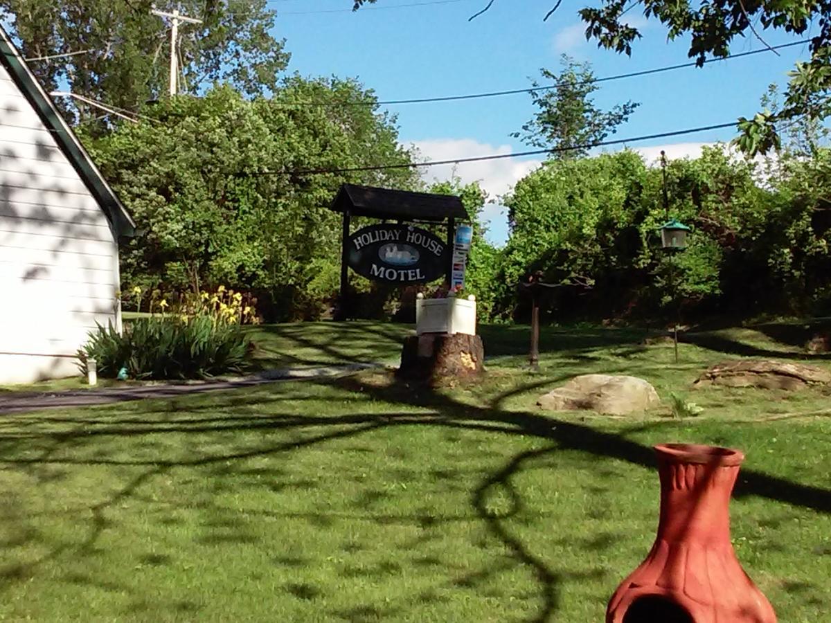 Motel Holiday House