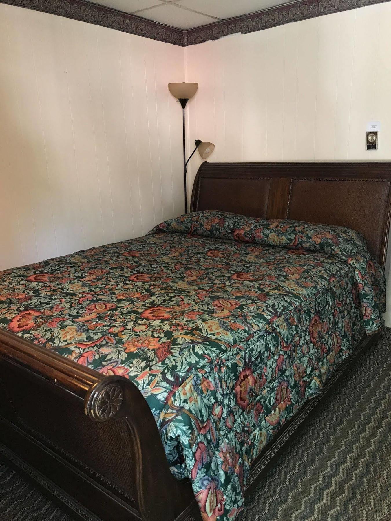 Holiday House Motel Hillsdale