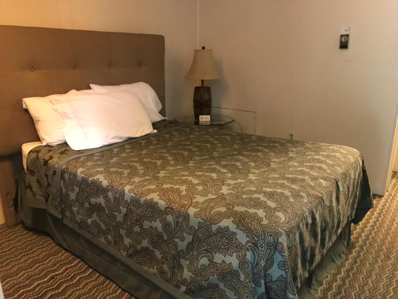 Holiday House Motel Hillsdale